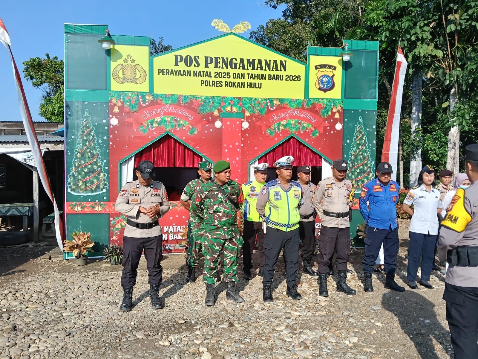 Babinsa Turut Pantau Libur Natal dan Tahun Baru Di Pos Pam Nataru Tambusai