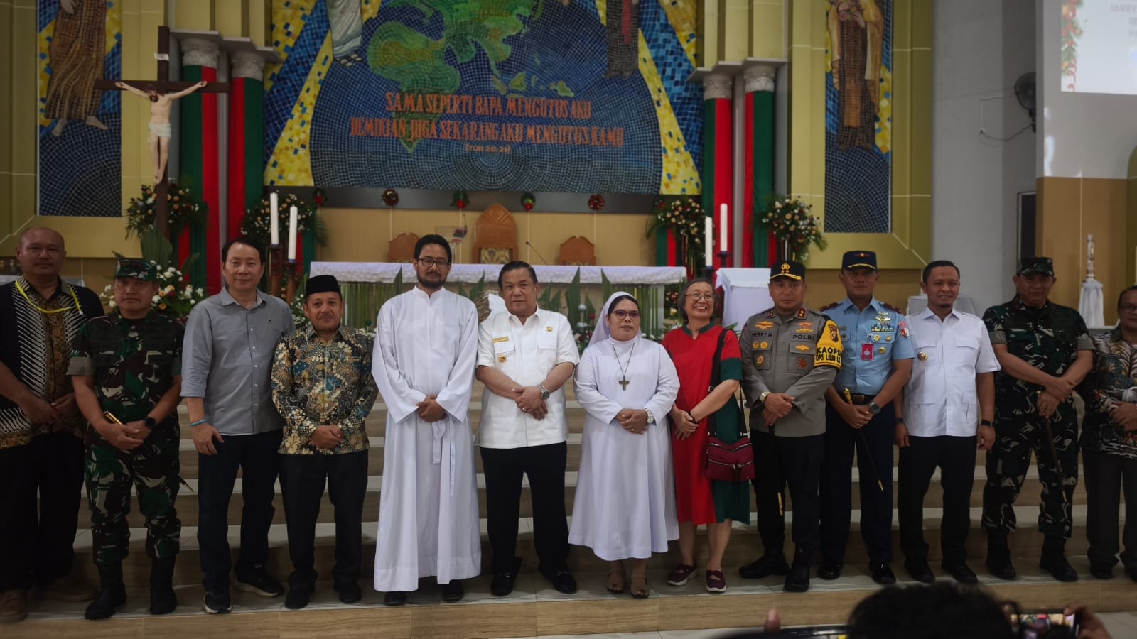 Kapolda Riau Tinjau Gereja dan Pos Pengamanan, Pastikan Nataru 2025/2026 Aman dan Kondusif