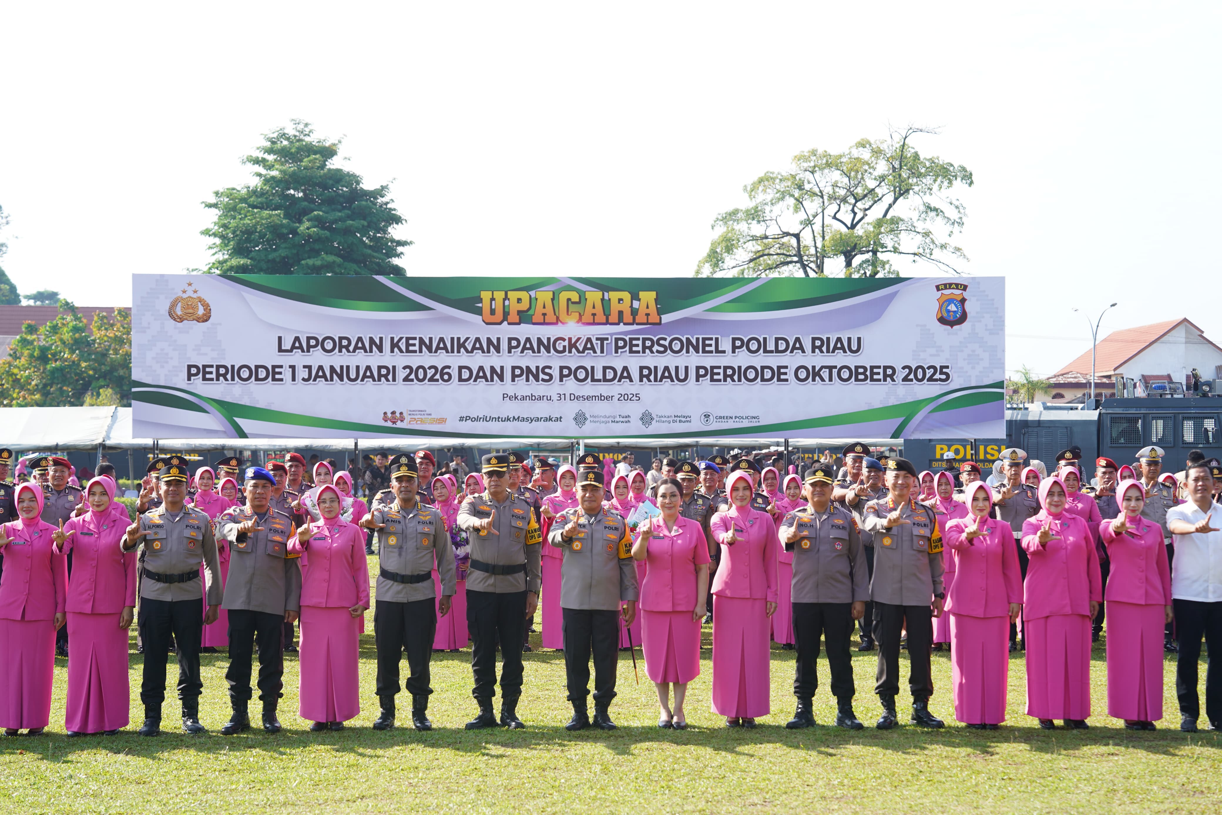 1.116 Personel dan PNS Polda Riau Terima Kenaikan Pangkat, Kapolda Tekankan Tanggung Jawab Pelayanan