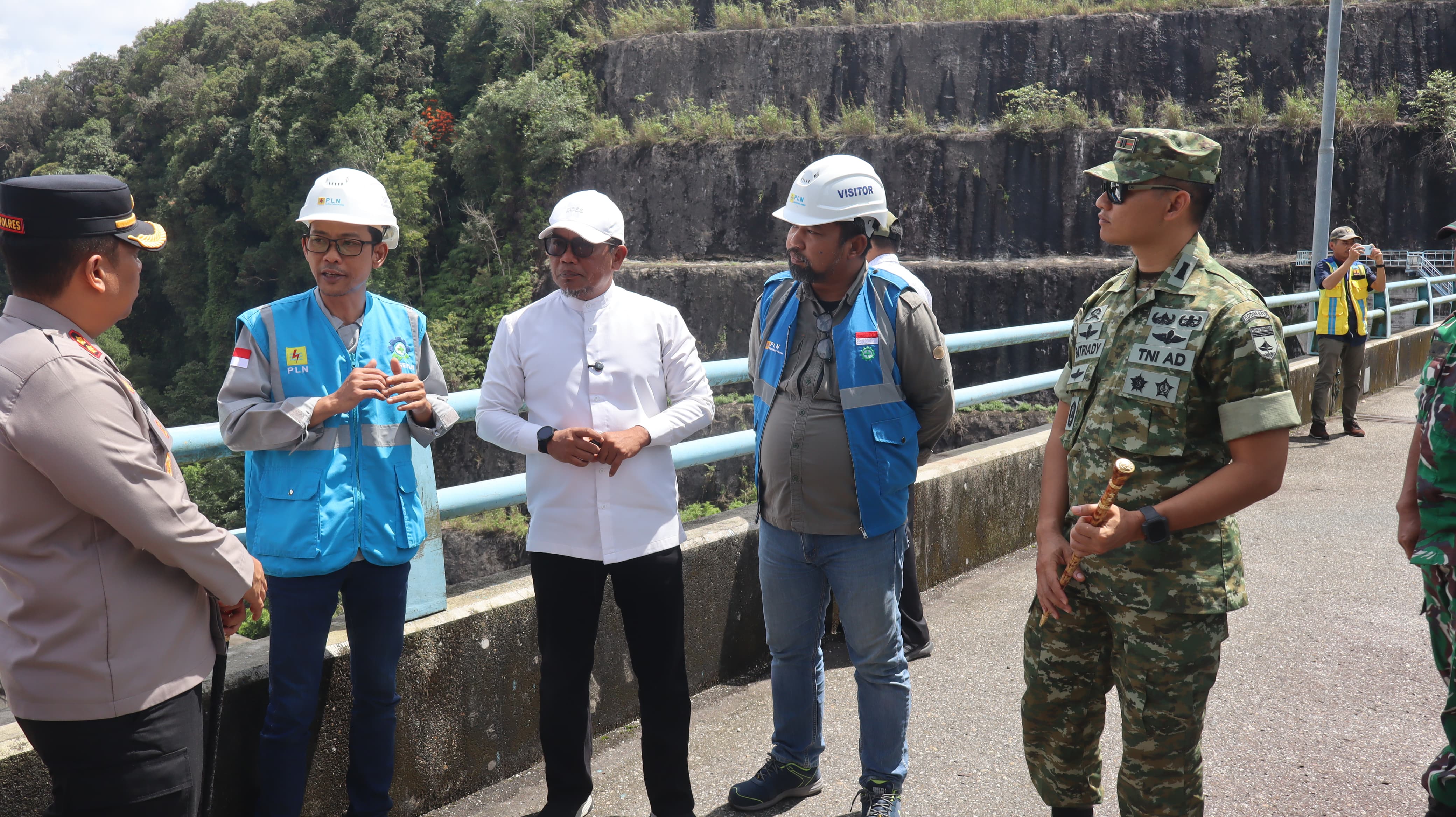 Antisipasi Banjir, Dandim 0313/kpr bersama Bupati Pelalawan Tinjau Debit Air Waduk PLTA Koto Panjang