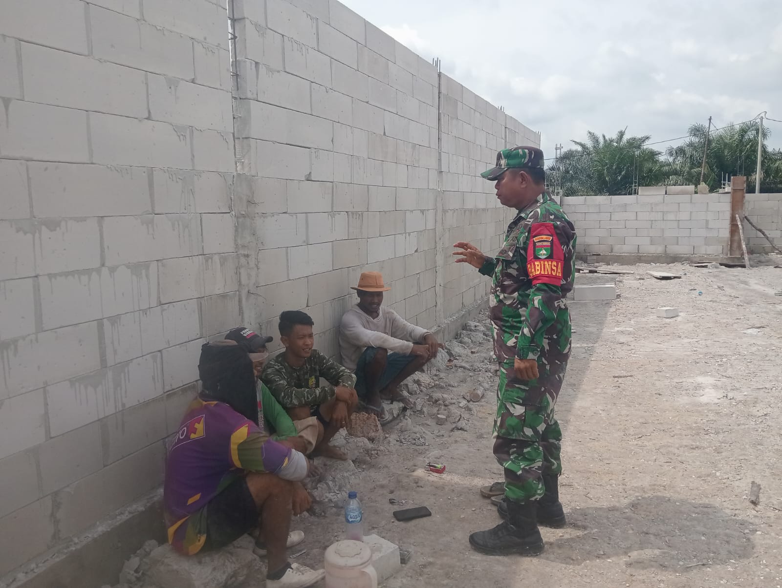 Babinsa Koramil 14/Kepenuhan Berikan Sosialisasi Bahaya Narkoba, Kepada Pemuda Desa