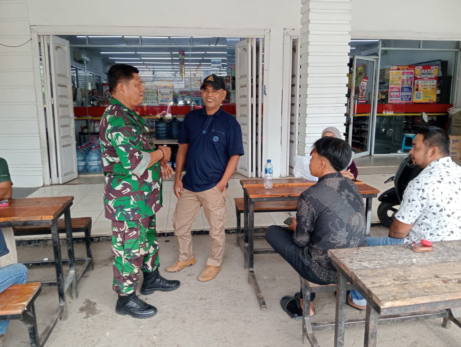 Babinsa Koramil 14/Kepenuhan, Patroli Di Seputaran Wilayah Atau Desa Binaan