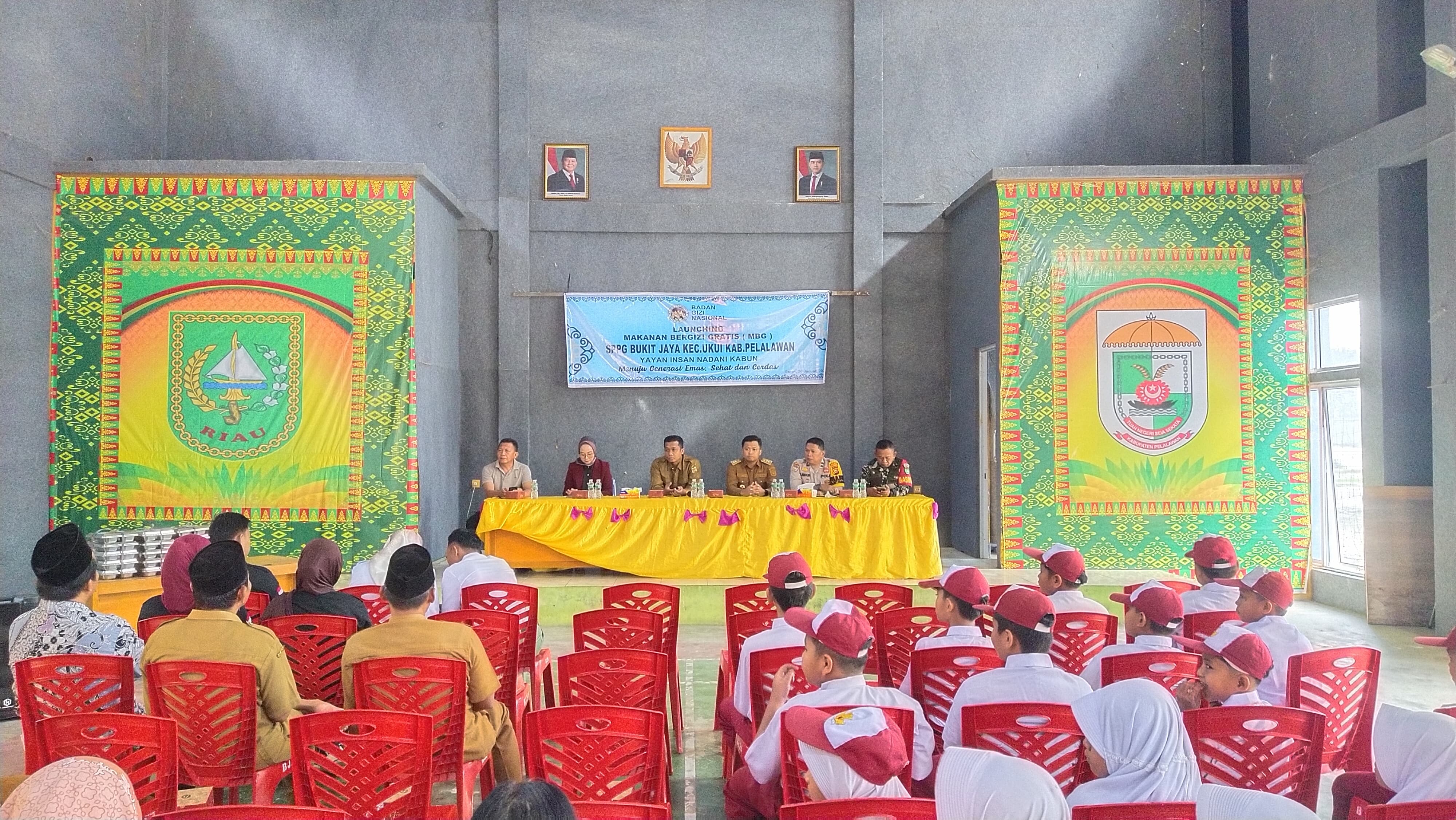 Dukung Program Makan Bergizi, Serda Efrizal Hadiri Mini Launching MBG Bagi Siswa Sekolah Dasar 
