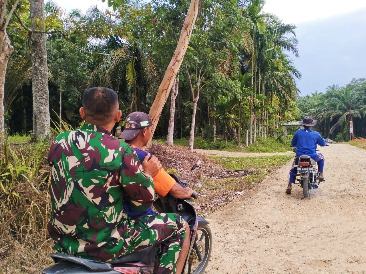 Babinsa Koramil 02 Rambah Kodim 0313/KPR Tingkatkan Patroli Karhutla
