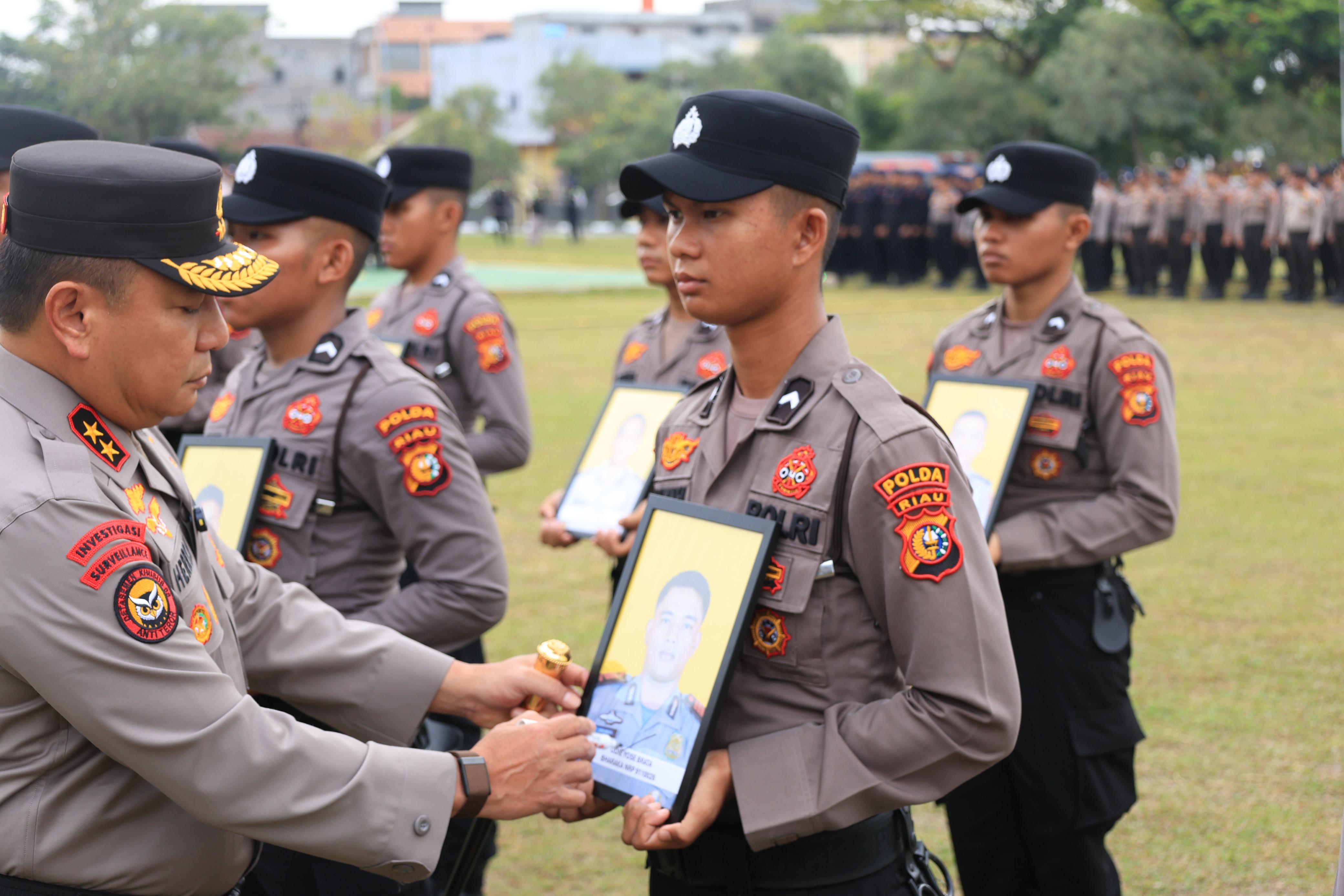 Polda Riau Beri Sanksi Tegas, 12 Anggota Diberhentikan karena Pelanggaran Berat