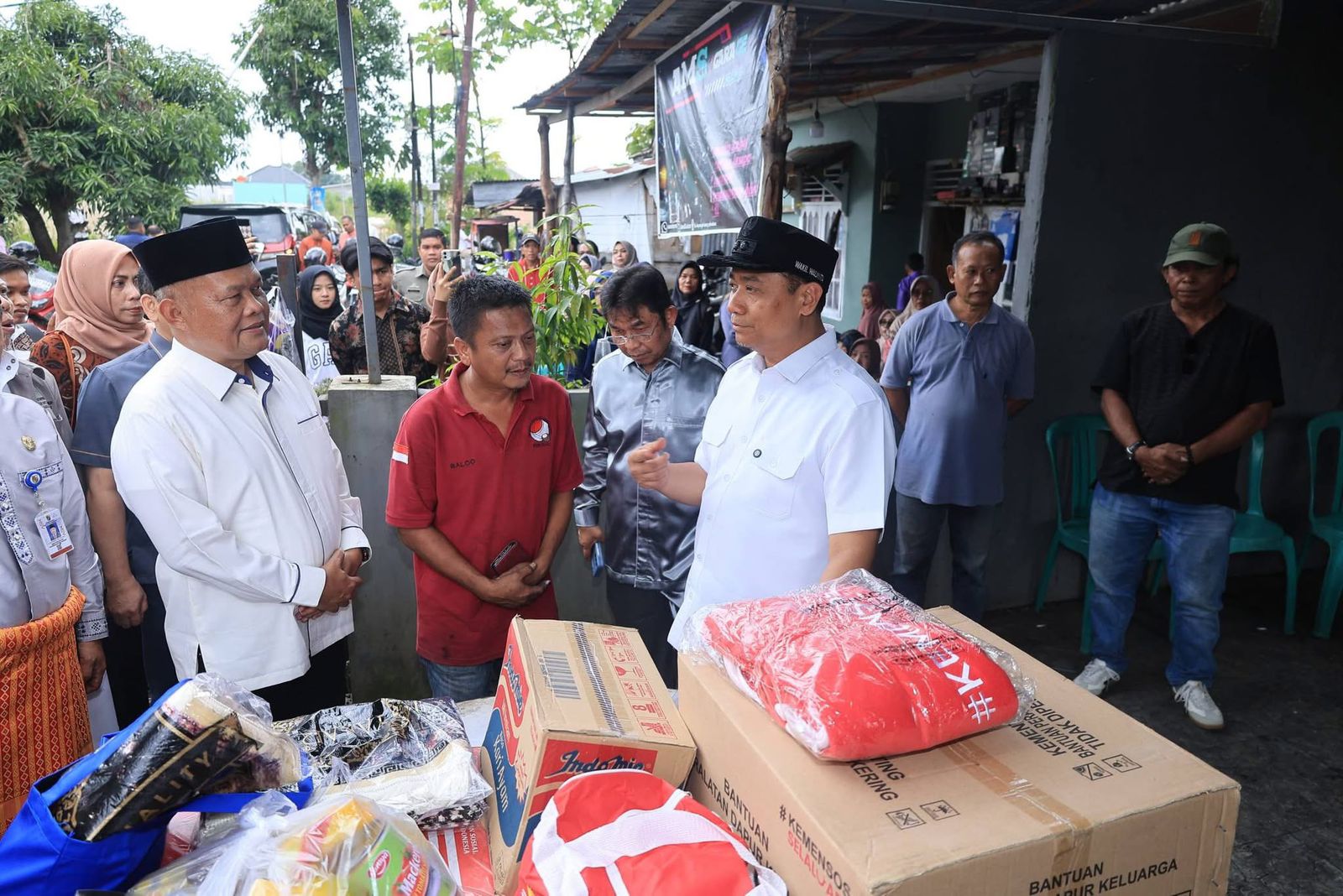 Wakil Walikota Pekanbaru Salurkan Bantuan ke Keluarga Korban Kebakaran Rumah di Kapau Sari