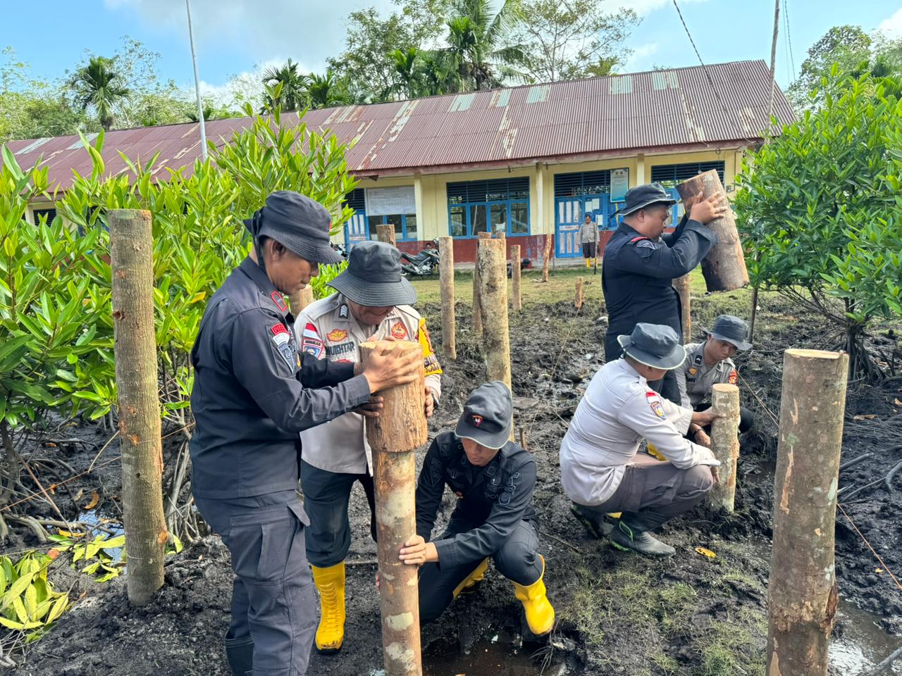 Jembatan Baru Polri Hampir Rampung, Akses Aman Siswa SDN Semulut Akhiri Ancaman Buaya