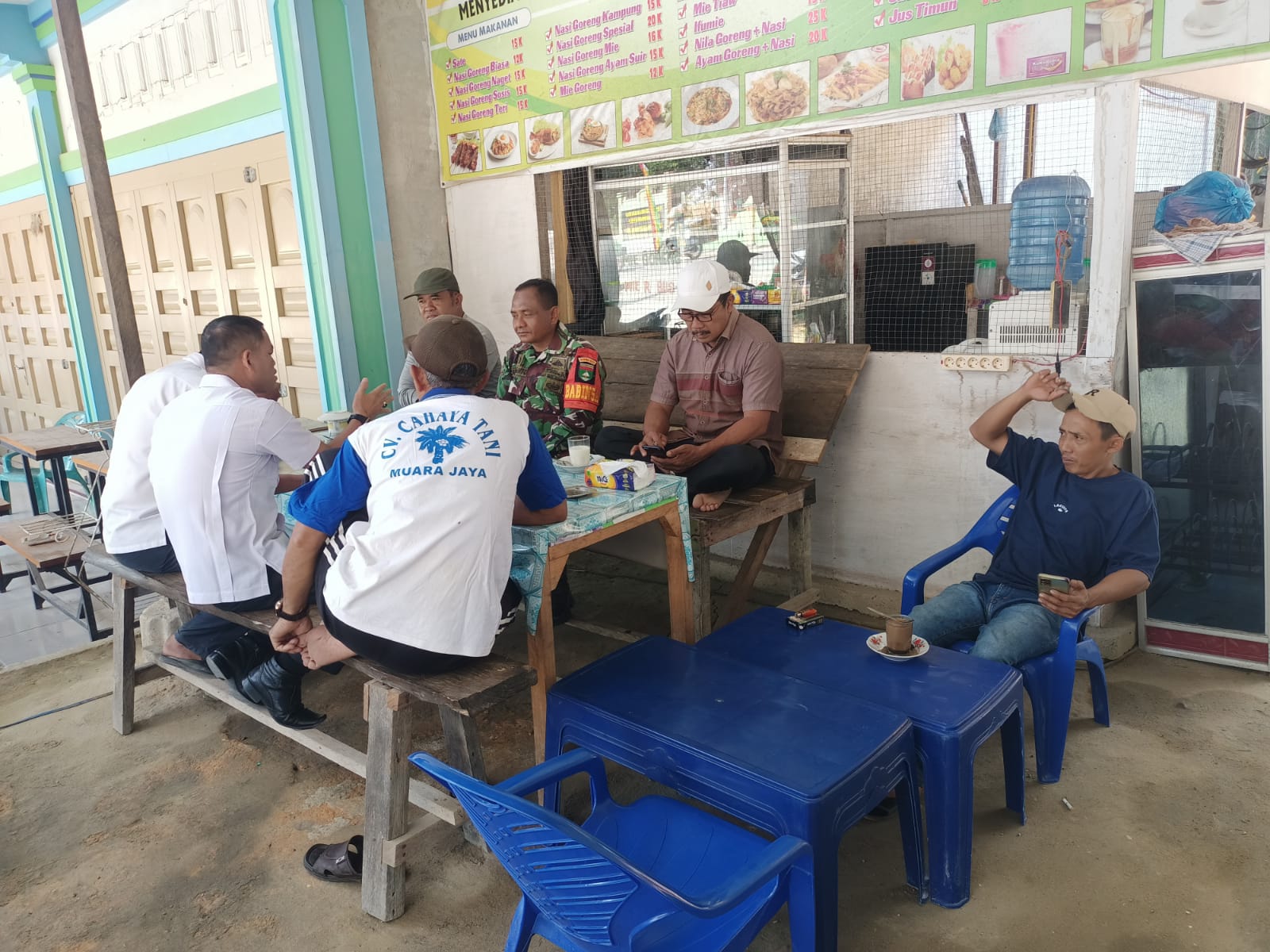 Pererat Hubungan TNI Dengan Masyarakat, Babinsa Komsos Bersama Tomas