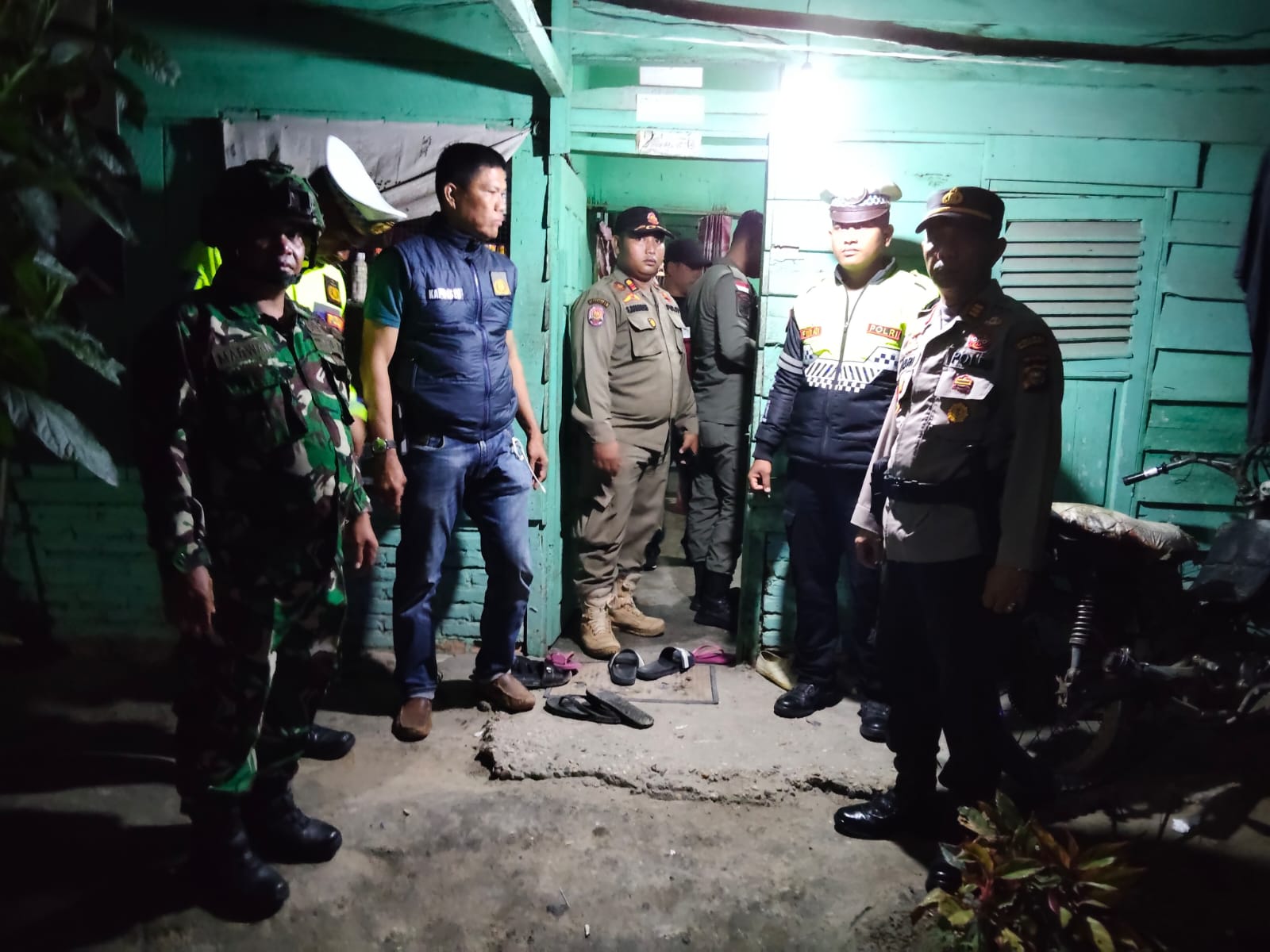 Ciptakan Situasi Kondusif Jelang Ramadan, Babinsa dan Polsek Pangkalan Kuras Lakukan Razia