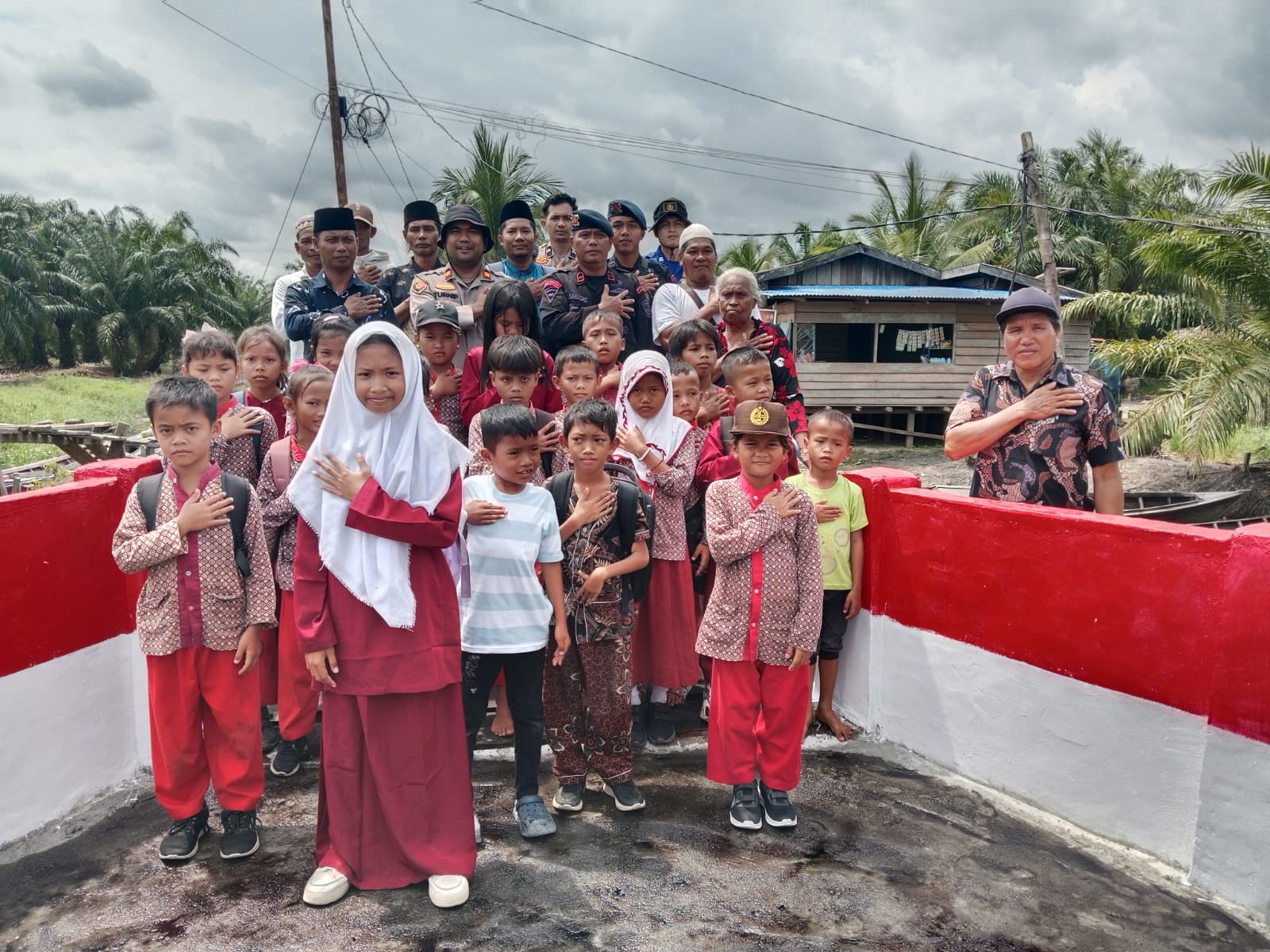Polsek Sinaboi Gelar Pelepasan BKO Brimob dan BKO Polda Riau, Jembatan Kampung Aman Selesai Dibangun