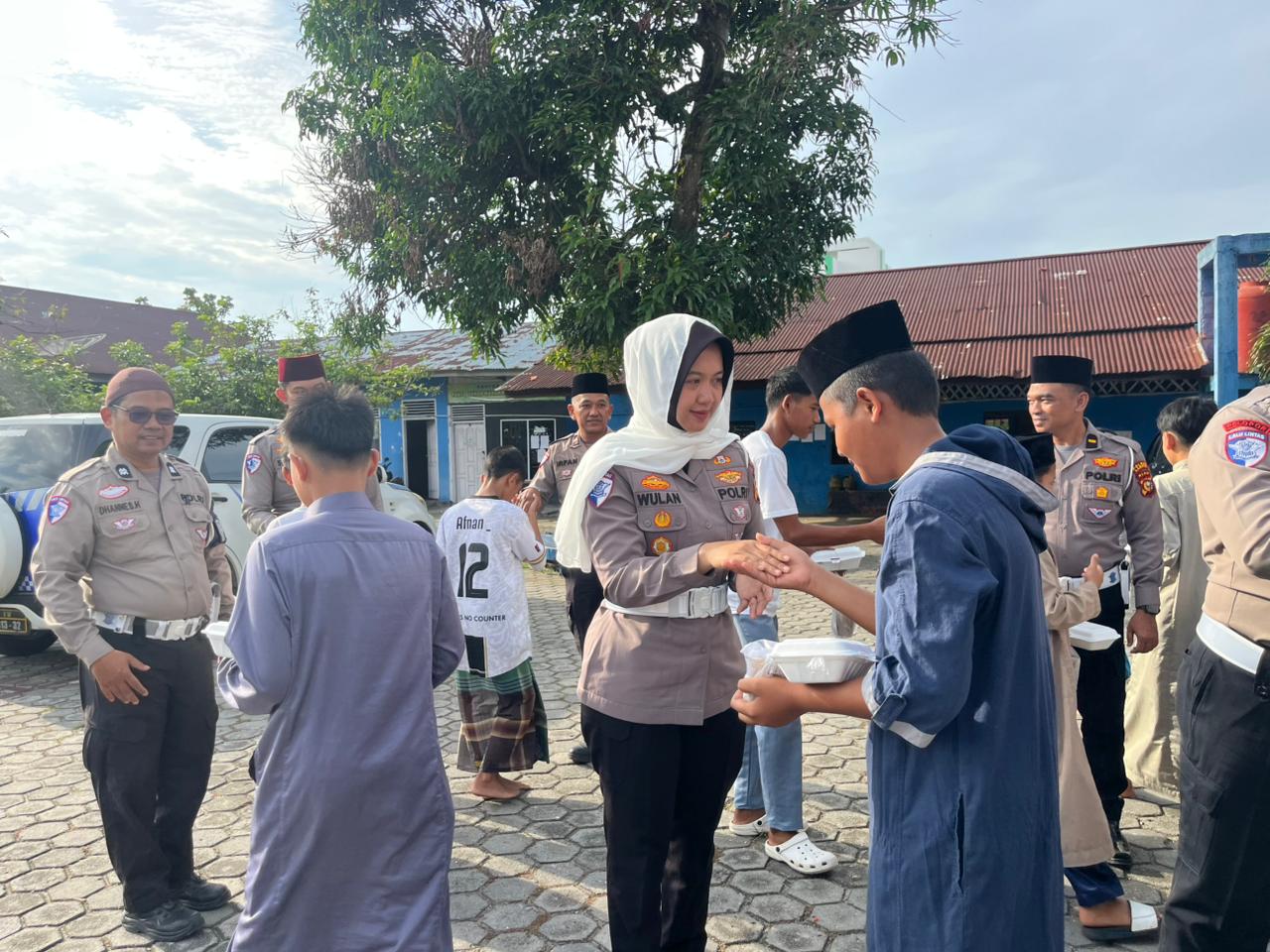 Satlantas Polres Kampar Hadirkan Senyum di Wajah Anak-Anak Panti Asuhan Muhamadiyah   