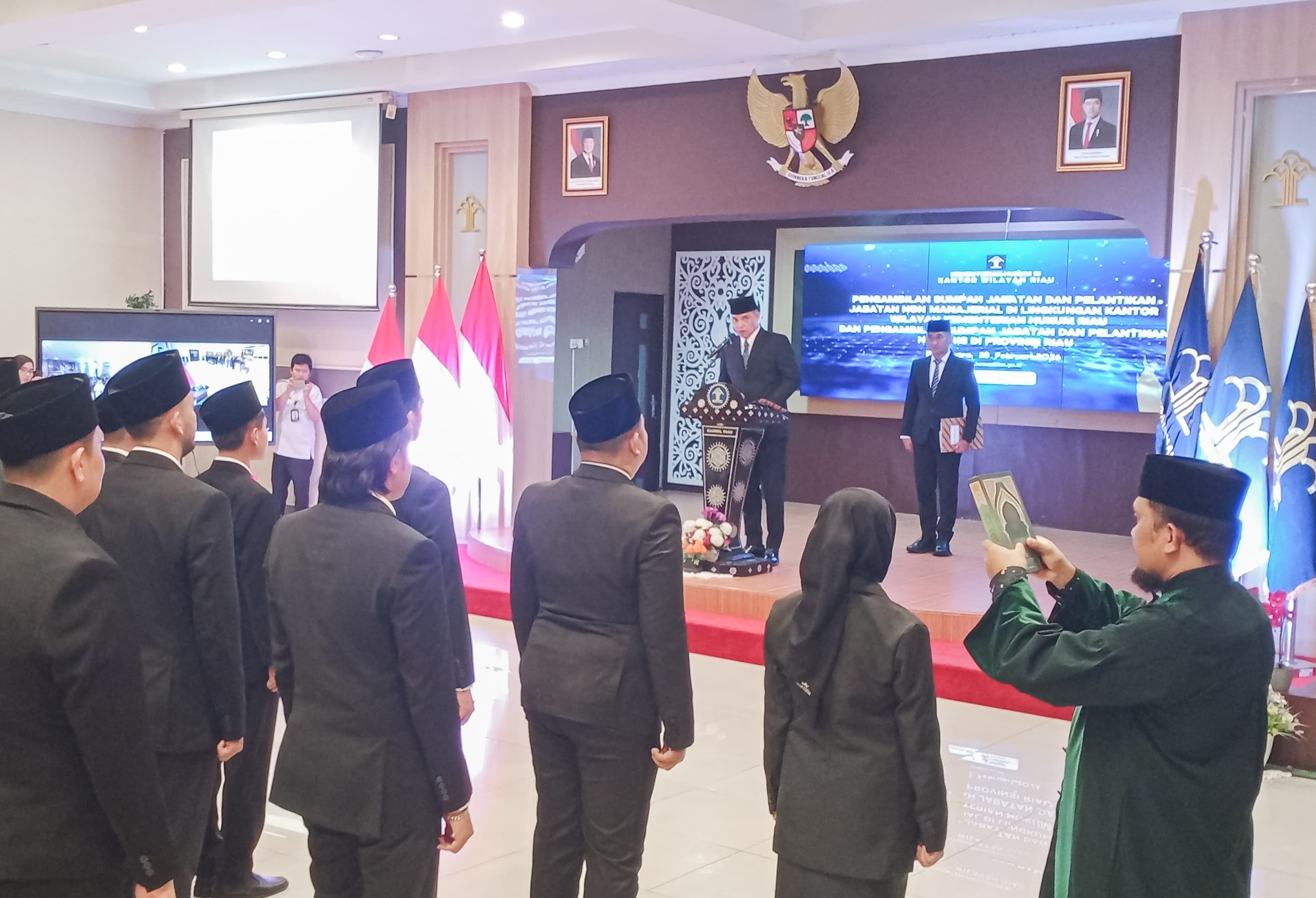 57 Notaris di Riau Dilantik, Kakanwil Kemenkum Tekankan Integritas dan Profesionalitas