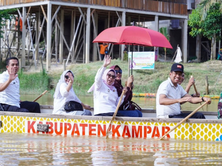 Wakil Bupati Kampar Tutup Festival Pacu Piyau Jilid II 8 Suku Kenegerian Kebun Durian 