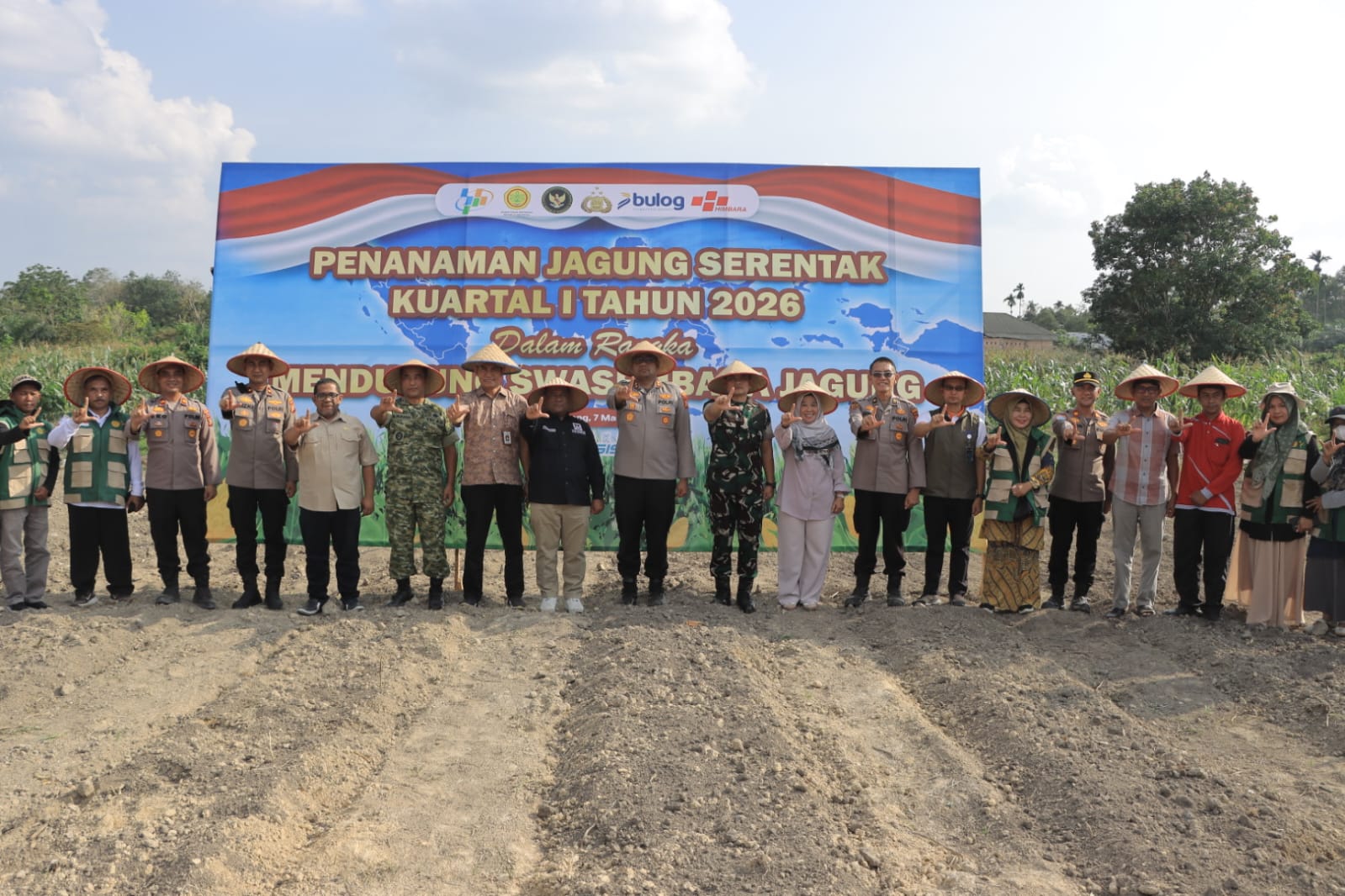 Dukung Program Swasembada Pangan Nasional, Polres Kampar Gelar Penanaman Jagung Serentak  