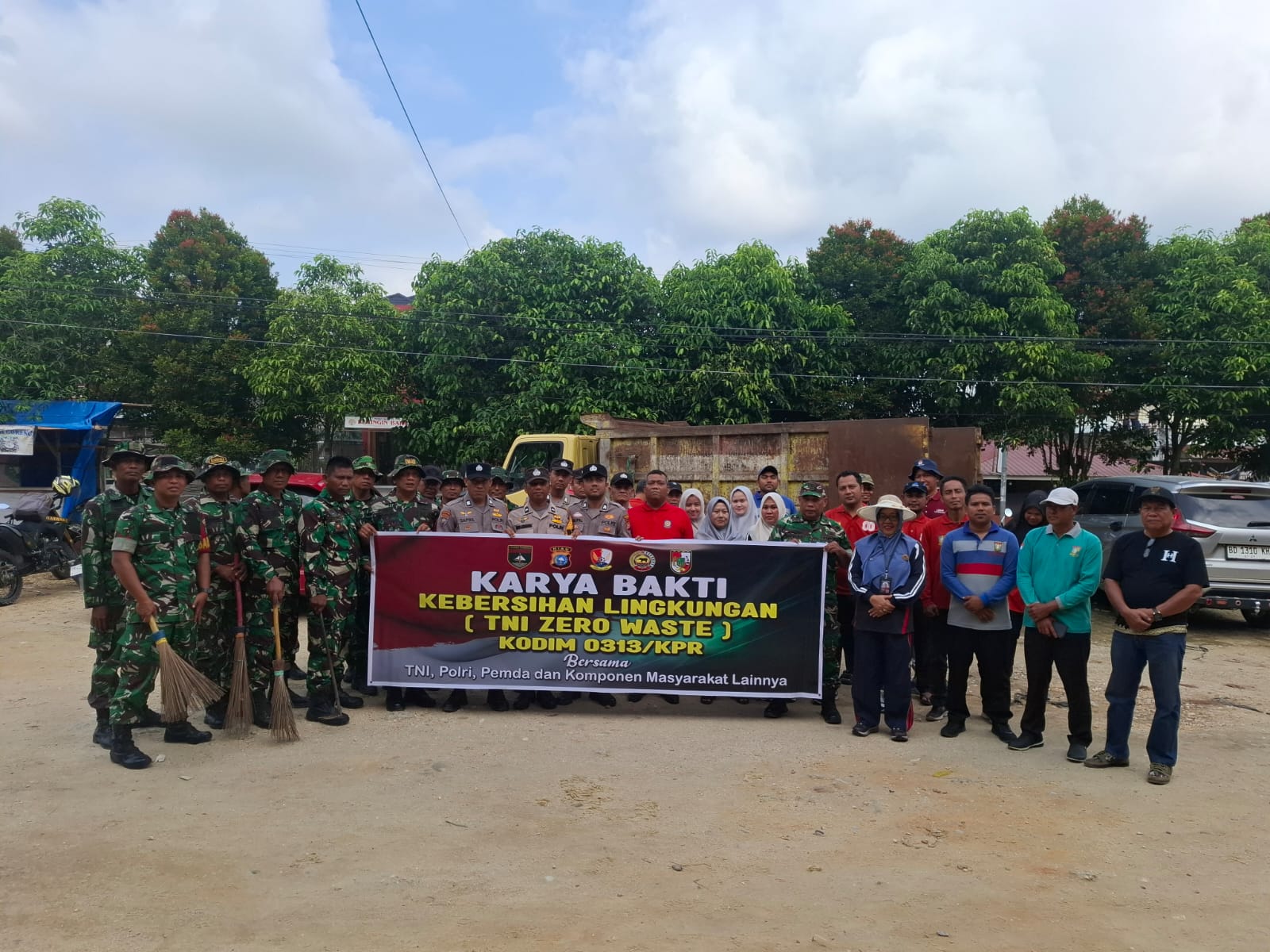 TNI-Polri Bersinergi Gelar Karya Bakti 