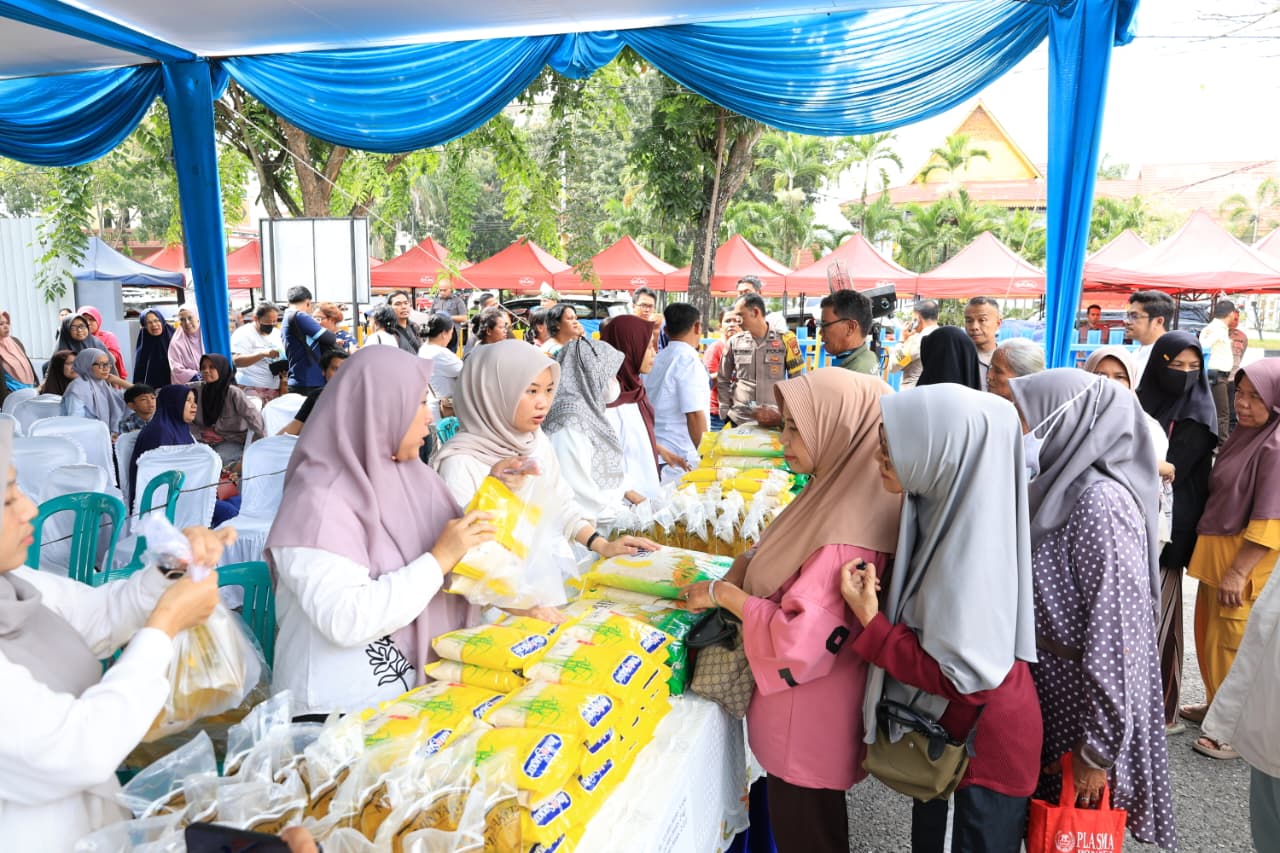 Polda Riau, Bulog Gelar Bazar Murah Jelang Lebaran, Salurkan 23 Ton Beras