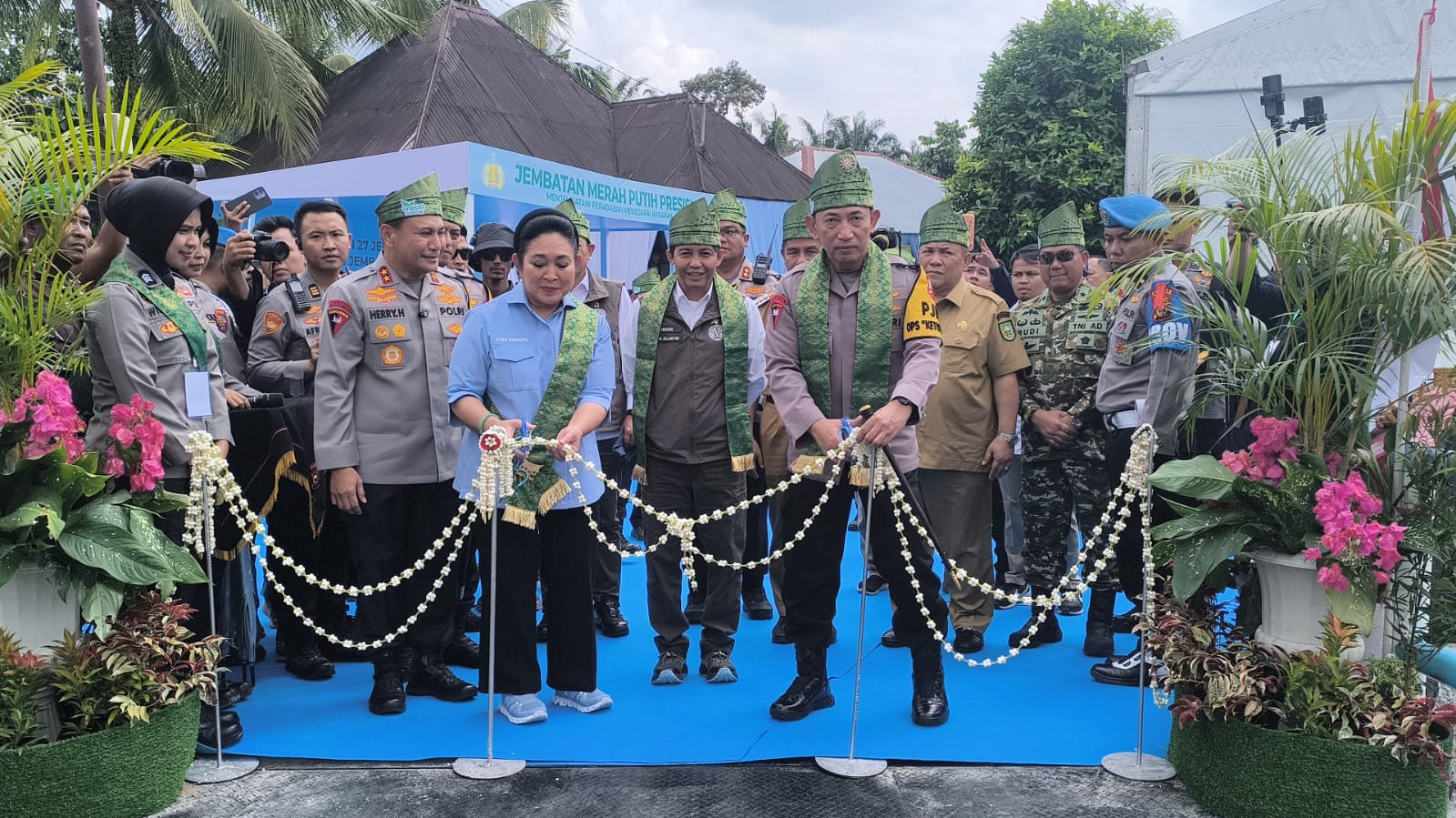 Kapolri dan Titiek Soeharto Resmikan Groundbreaking 110 Jembatan Merah Putih Presisi Riau