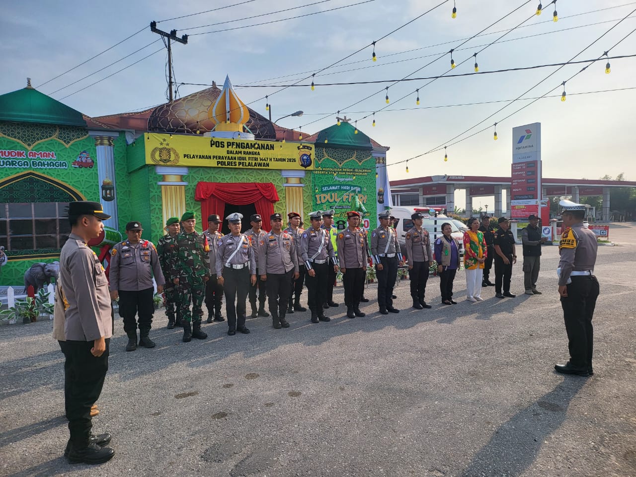 Operasi Ketupat, Babinsa Koramil 03/Bunut Siaga di Pos PAM km 55 Pangkalan kerinci