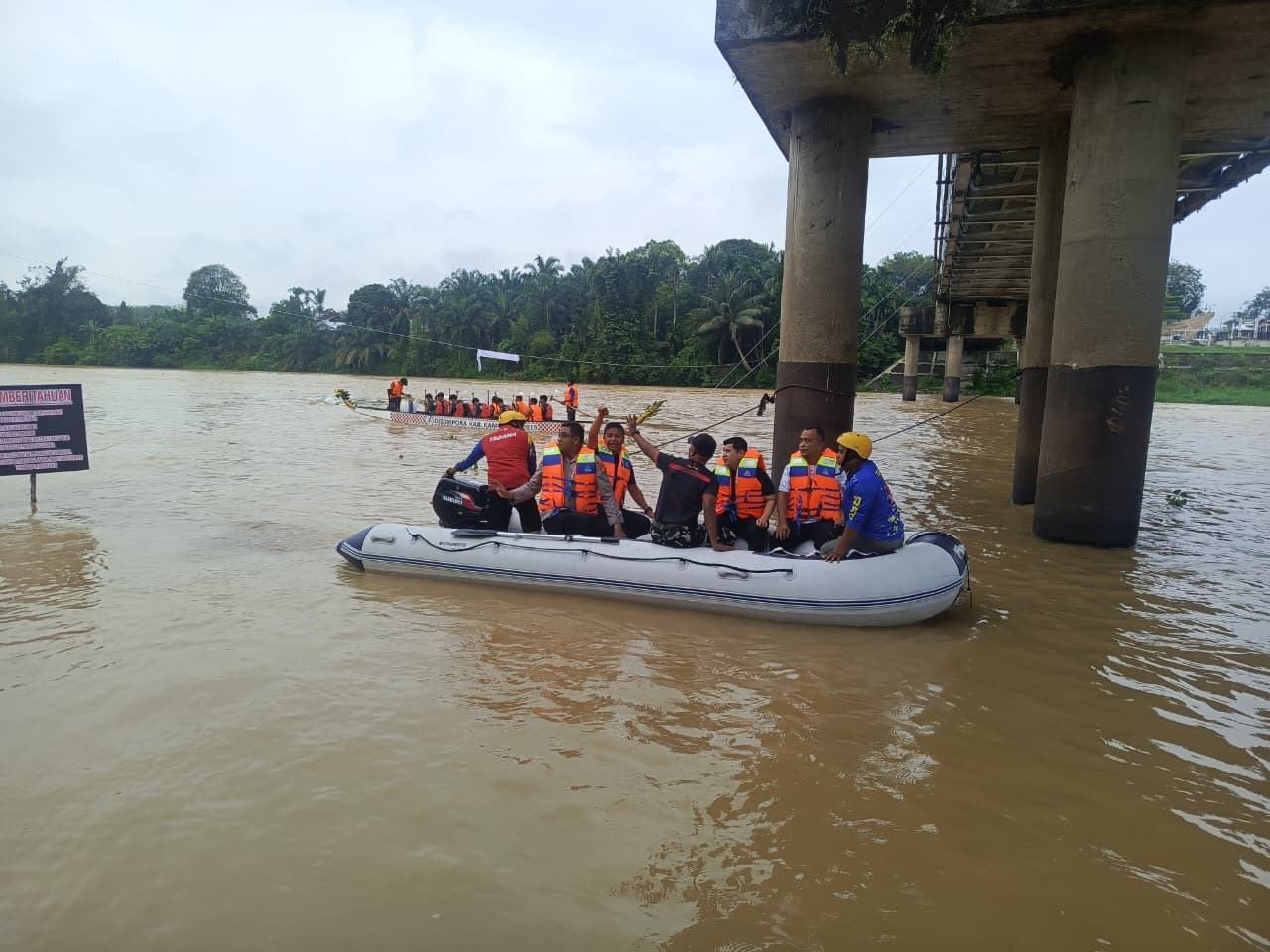 Wakili Dandim, Danramil 01/BKN Menghadiri Pembukaan Perlombaan Pacu Sampan 