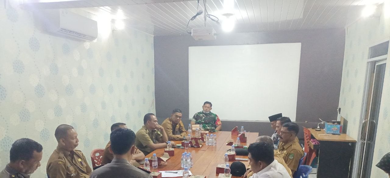 Cegah Karhutla, Serda Jefrijal, Asap dari Kebakaran Hutan dan Lahan bisa Mengganggu Aktifitas Warga