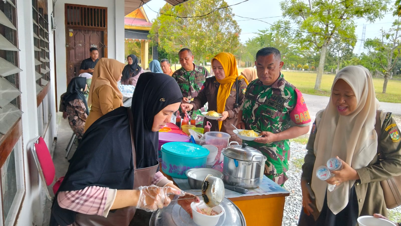 Babinsa Koramil 01/Bkn Hadiri Kegiatan Halal Bihalal di Kecamatan kuok