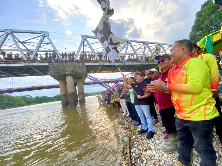 Pacu Sampan Kampar Jadi Magnet Wisata, Penutupan Disambut Euforia Warga 