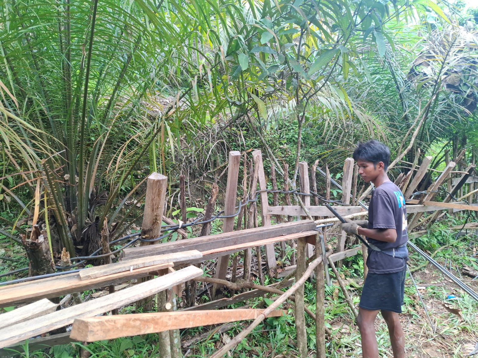 Kodim 0313/KPR Terus Pacu Pembangunan Jembatan Desa Kota Lama di Tengah Keterbatasan Akses