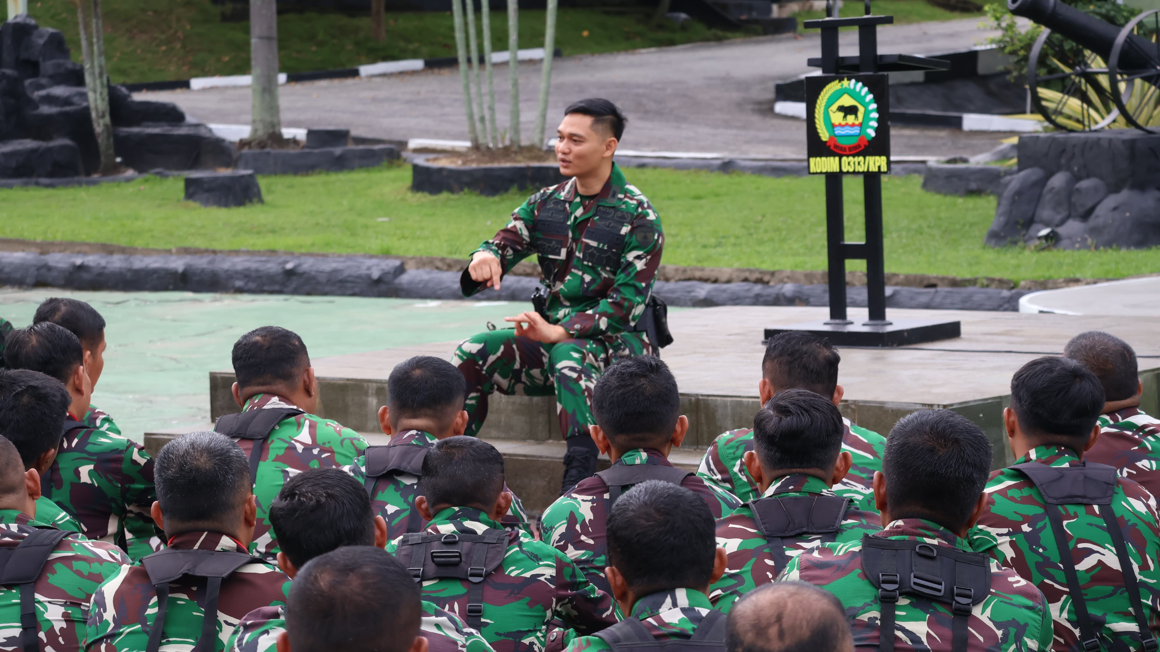 Dandim 0313/KPR Berikan Arahan dan Motivasi dalam Sesi Jam Komandan Kebersamaan Jadi Kunci Kekuatan 