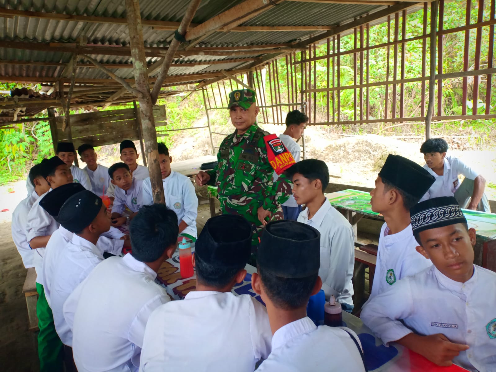 Danpos Pelalawan Menyambangi Dan Sosialisasikan Anti Bullying Dan Bahaya Narkoba Di MTSN 