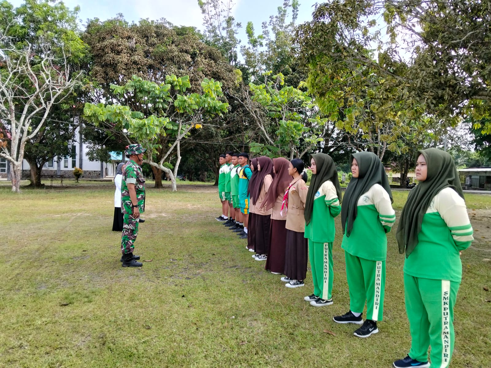 Babinsa Seleksi Paskibra Tingkat Kabupaten di Kec.Bandar Petalangan