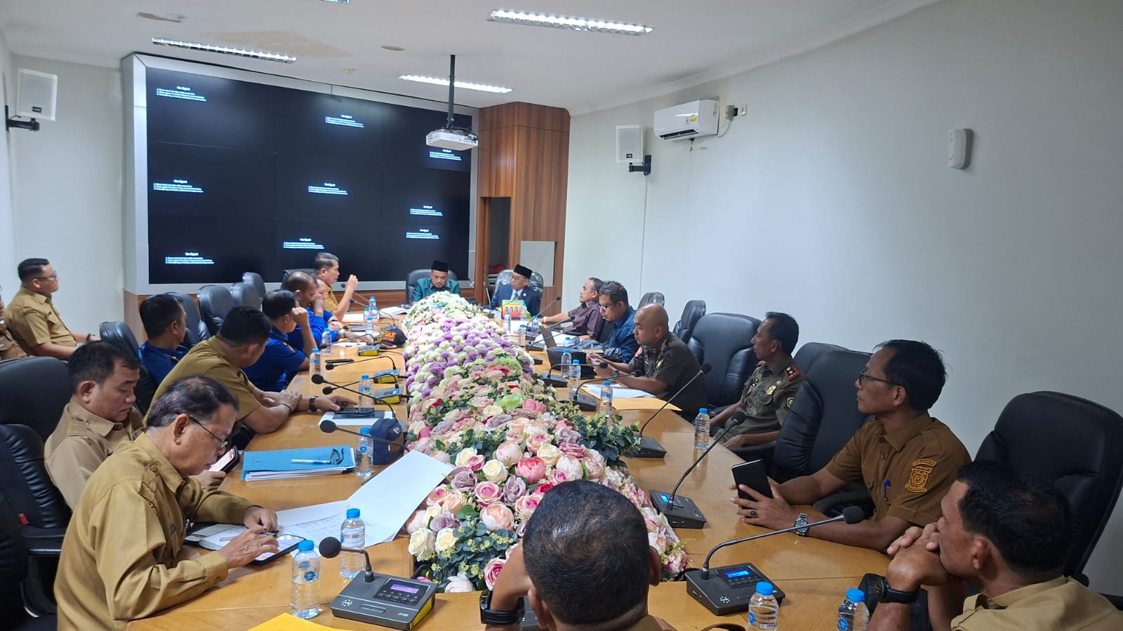 Kadis Dikpora Kampar Kawal Perjuangan Guru Bantu Adukan Nasib Ke DPRD