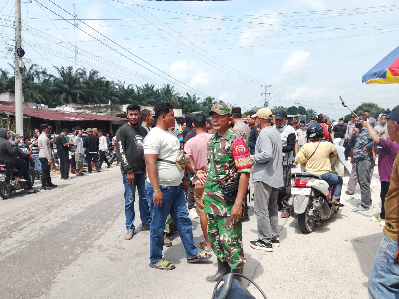Babinsa Koramil 11/Tambusai Monitoring Sengketa Tanah Ulayat di Wilayah