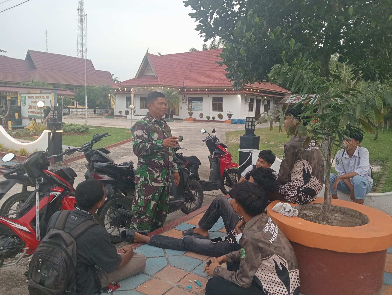 Peduli Dengan Generasi Muda, Babinsa Koramil 14/Kepenuhan Berikan Sosialisasi Bahaya Narkoba Kepada 