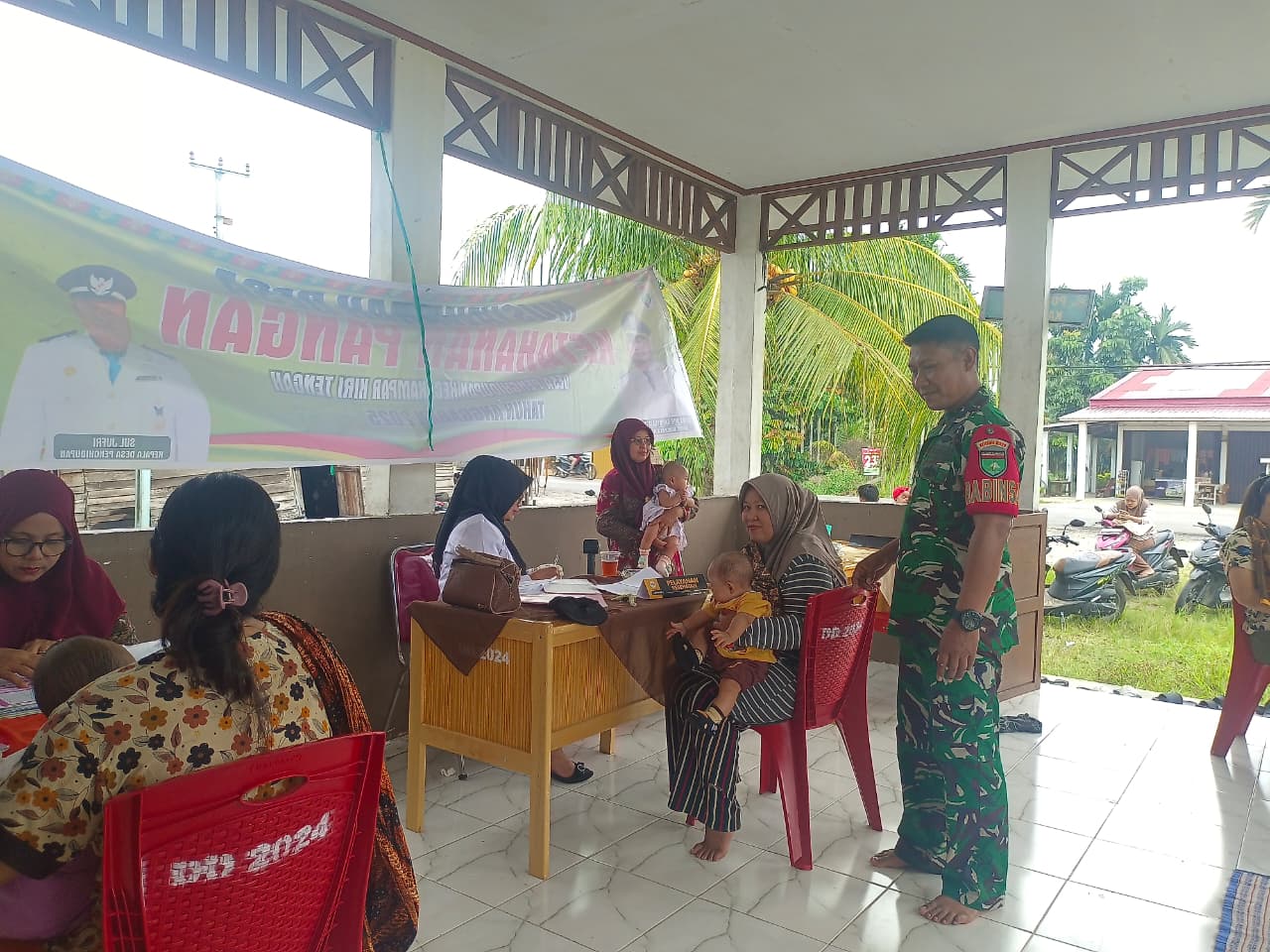 Babinsa 05/ Kampar Kiri Monitoring Kegiatan Posyandu di Desa Binaan