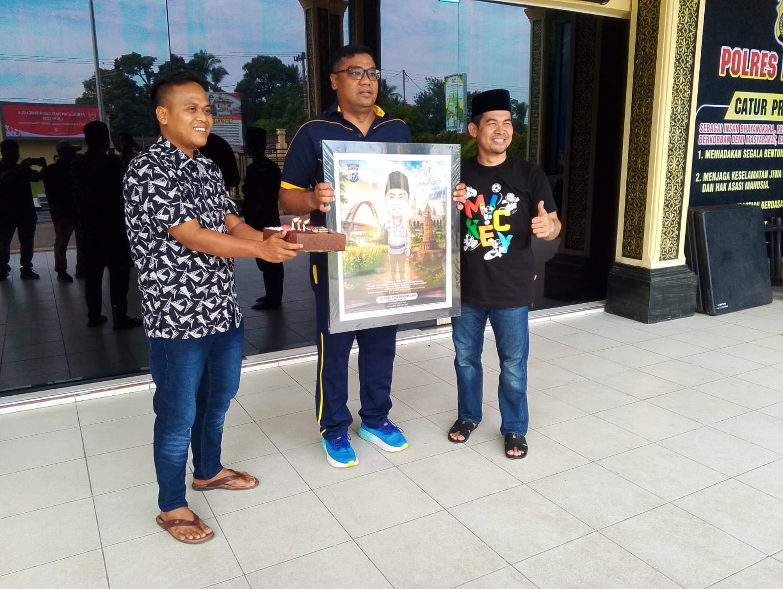 Wakil Ketua DPRD Kampar Iib Nursaleh Beri Suprise Kapolres Kampar