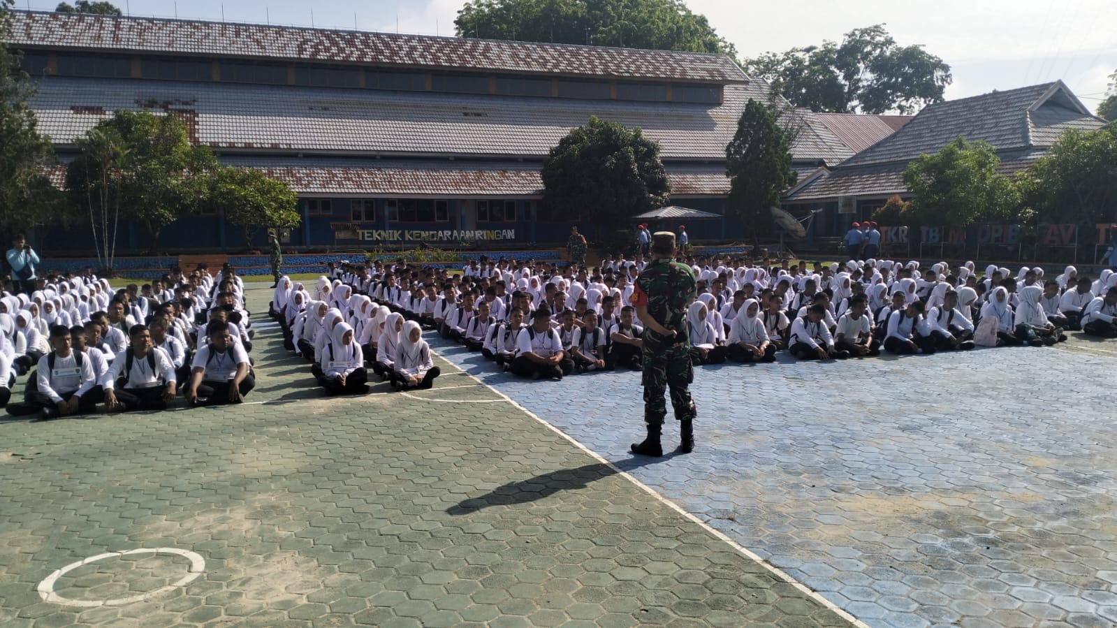 Perkuat Jiwa Nasionalisme, Babinsa Koramil 01/Bangkinang Beri Materi Wawasan Kebangsaan Kepada Siswa