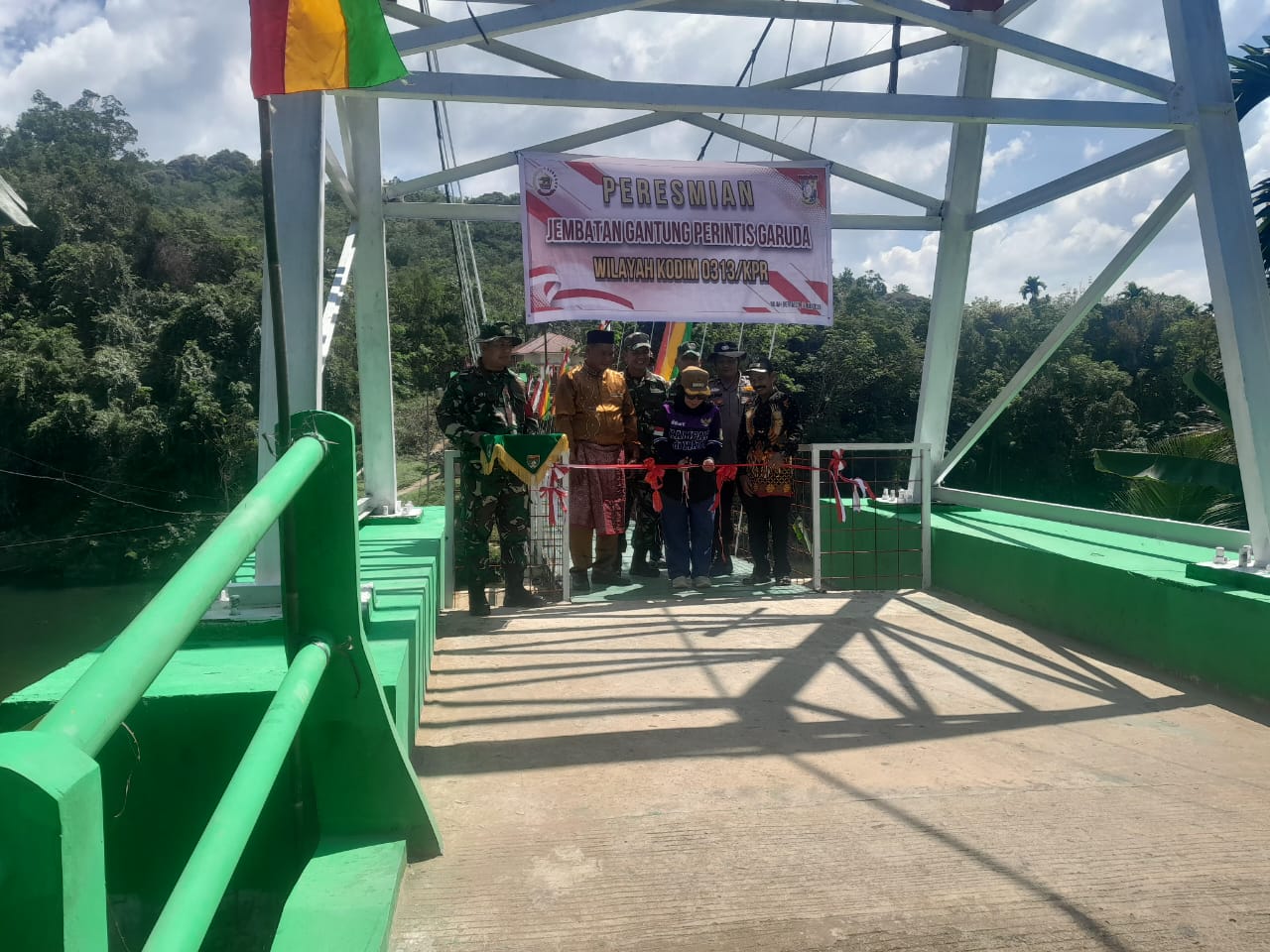 Peresmian Pembangunan Jembatan Garuda Merah Putih di Kampar, Wujud Sinergi Pemerintah dan  TNI