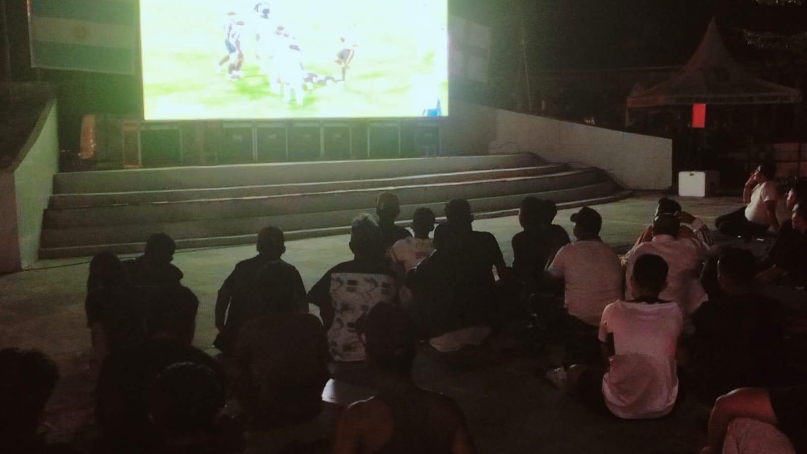 Babinsa Kecamatan Salo Gelar Nobar Piala Dunia Argentina Kalahkan Inggris, Semangat Kebersamaan