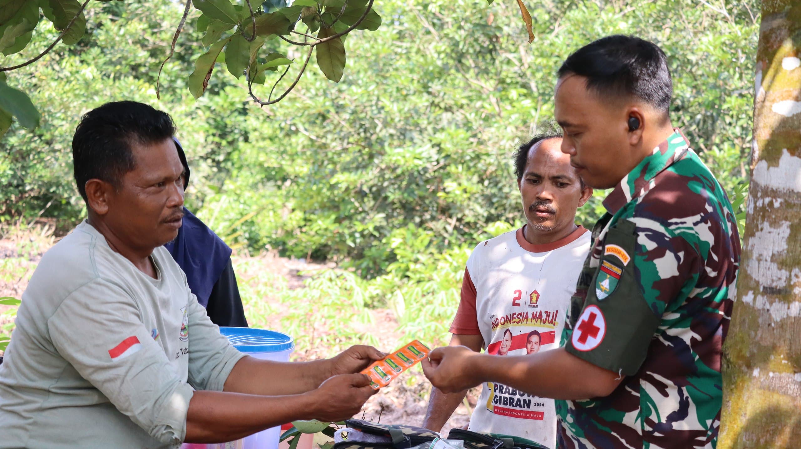 Sentuh Masyarakat, Tim Kesehatan TMMD Ke 129 Kodim 0313/Kpr Lakukan Pemeriksaan Kesehatan Masyakat
