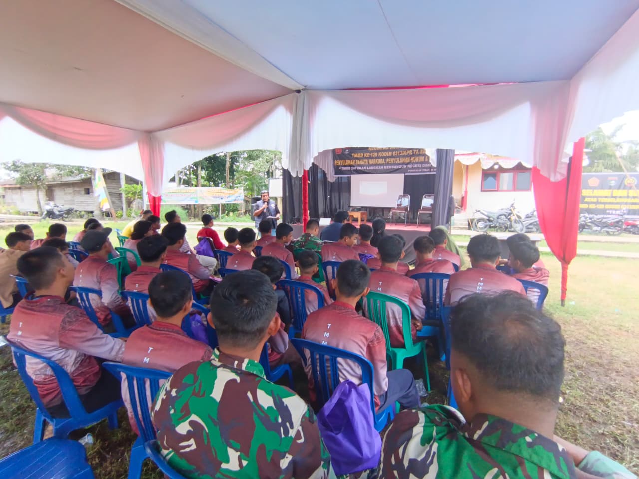 Bentengi Generasi Muda dari Narkoba, Satgas TMMD ke-129 Kodim 0313/KPR Gelar Penyuluhan