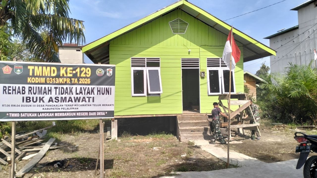 Memasuki H-6 TMMD Ke 129 Kodim 0313/KPR, Pembangunan RTLH Ibu Asmawati Masuki Tahap Finishing