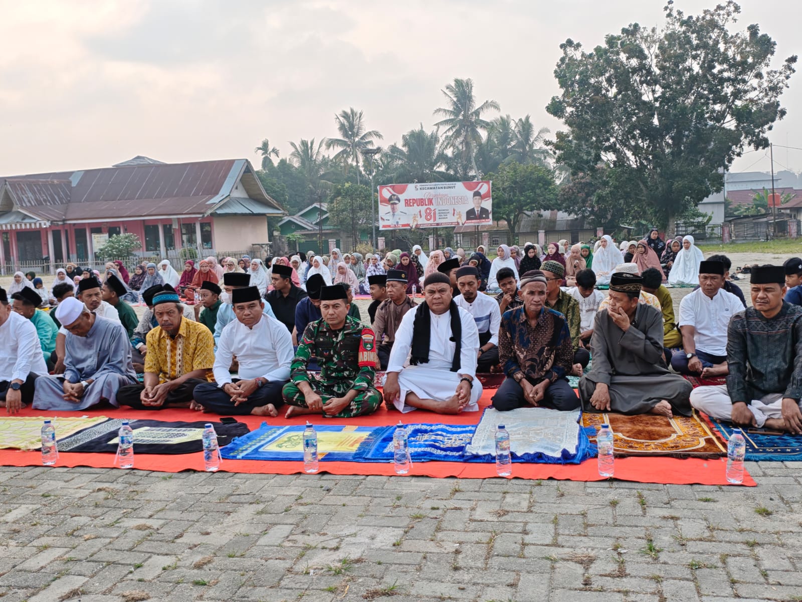 Kemarau Melanda, Babinsa dan Warga Bunut Gelar Salat Istisqa