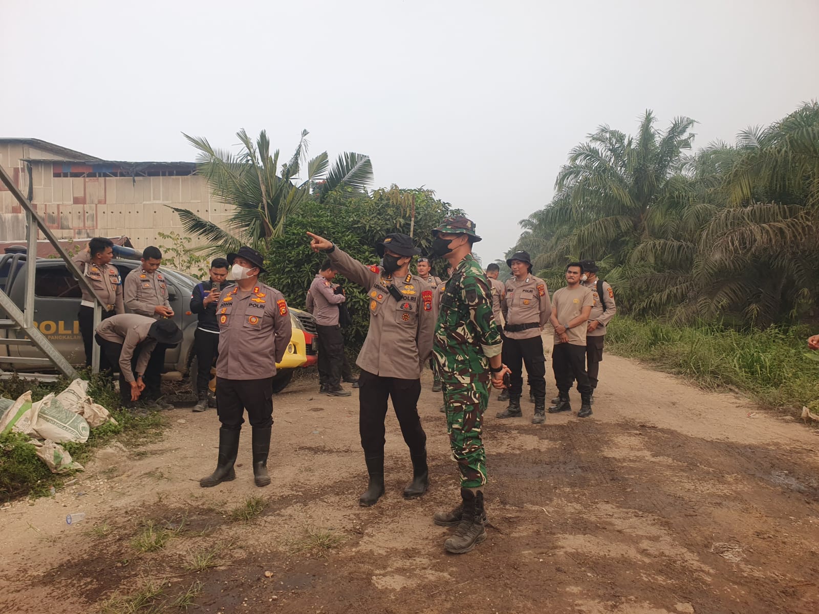 Perkuat Kesiapsiagaan dan Cegah Karhutla, Dandim 0313/KPR Bersama Bupati Pelalawan Tinjau Posko 