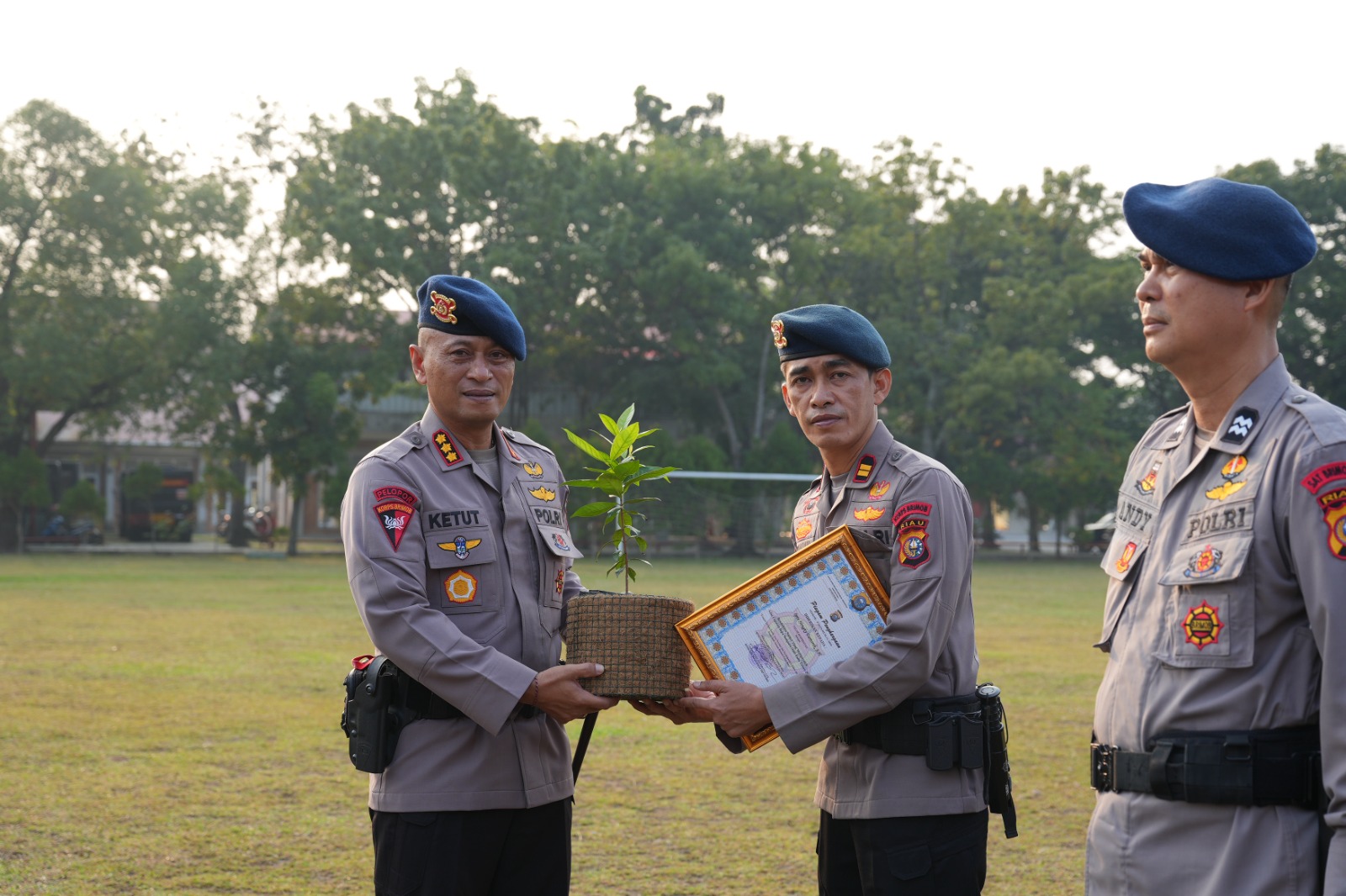 20 Personel Brimob Riau Raih Penghargaan, Dansat Brimob : Jadikan Prestasi sebagai Motivasi