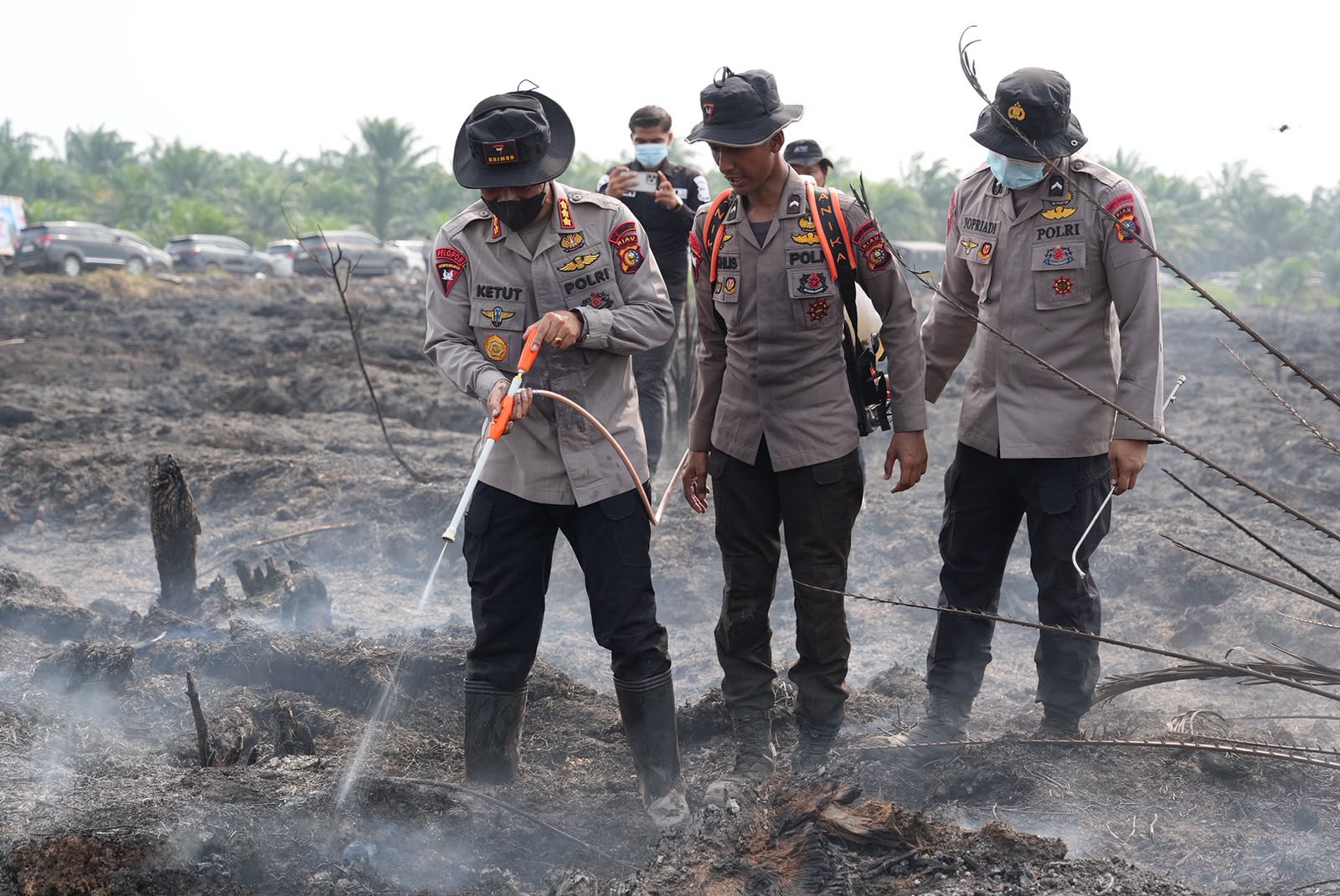 Brimob Riau Turun Langsung Tangani Karhutla, Formula X-Fire Polri Dikerahkan