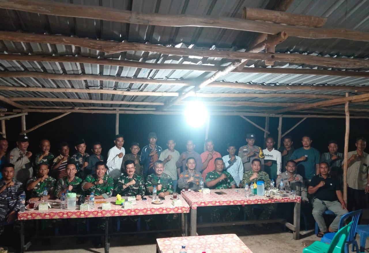 Lewat Pendekatan Humanis, Tim Penyuluh Mabes TNI Sosialisasi Karhutla di Kuala Kampar