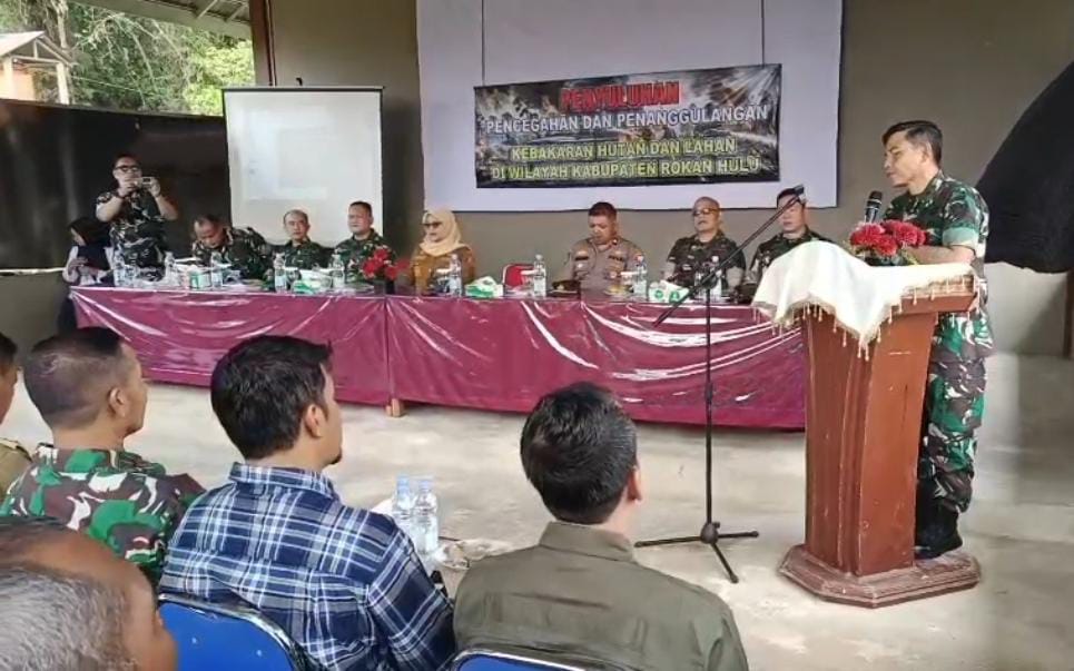 Perkuat Kesiapsiagaan Wilayah, Tim Penyuluh Mabes TNI Cek Peralatan Pemadam dan Sosialisasi Karhutla