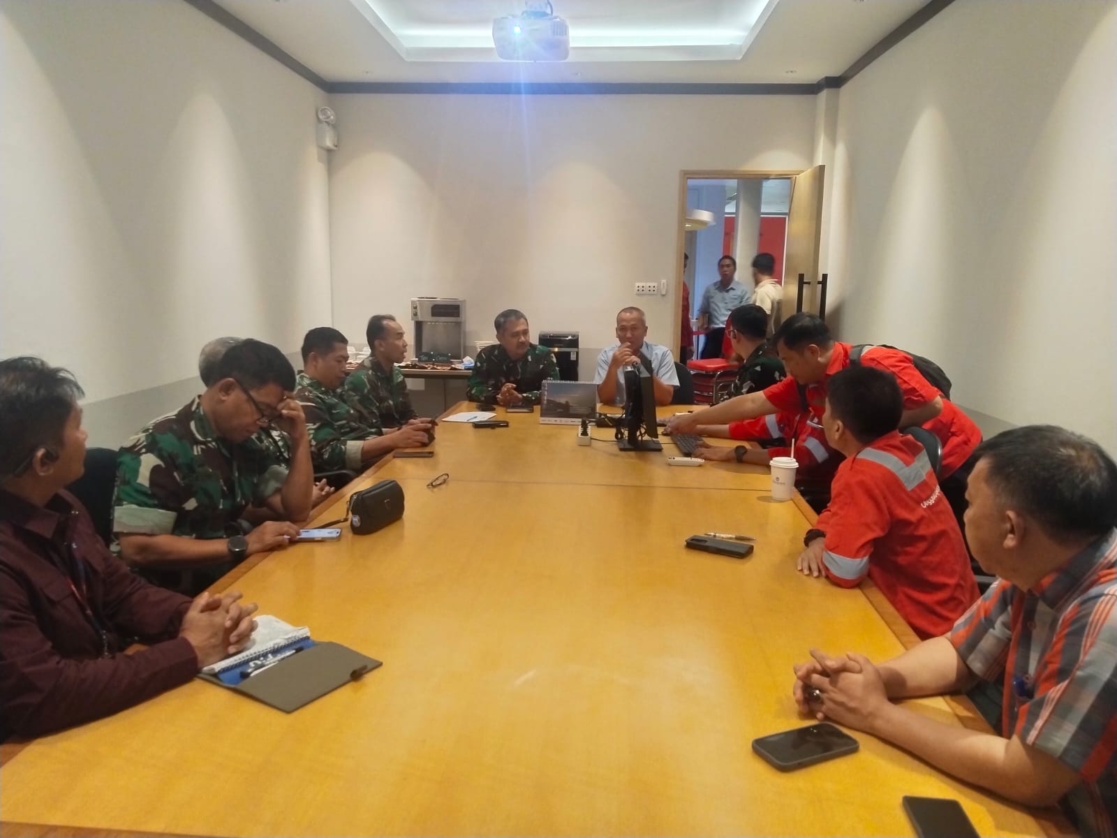 Masifkan Pengawasan Karhutla, Tim Mabes TNI Inpeksi Kesiapsiagaan Tim Pemadam RAPP Pelalawan