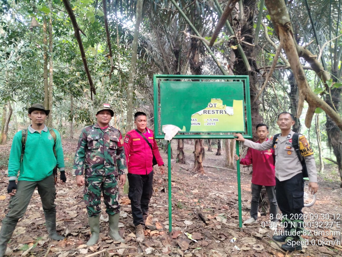 Babinsa Koramil 08/TDN Bersama Tim Gabungan Patroli Karhutla di Bukit Suligi dan Desa Dayo