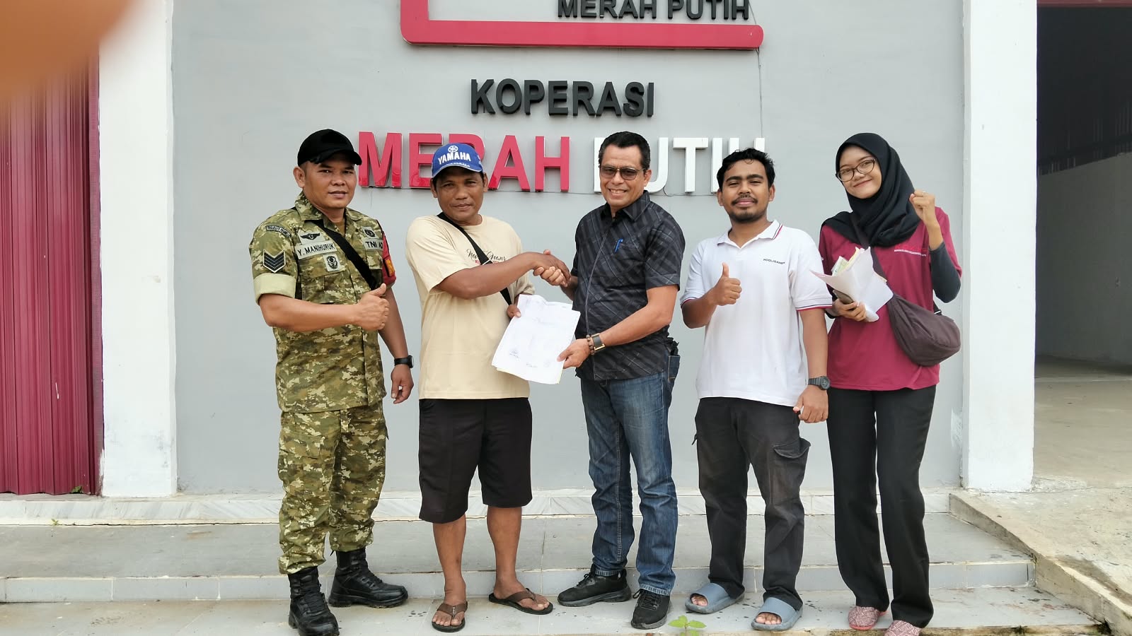Kedatangan Armada Truk KDKMP Roda di Desa Lubuk Terap Berjalan Lancar